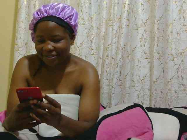 Hollymolly111 webcam