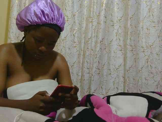 Hollymolly111 webcam