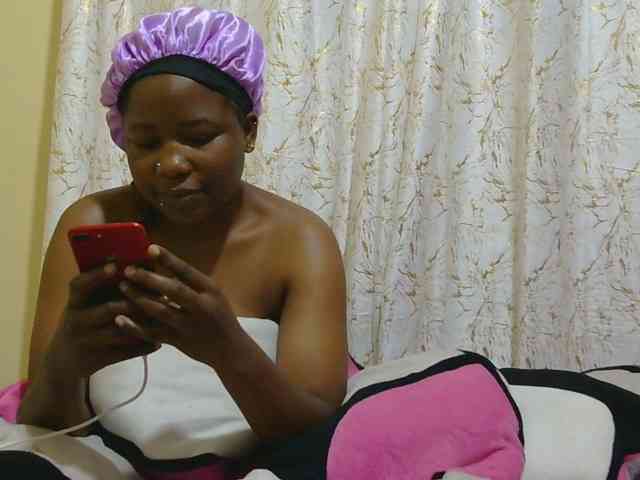 Hollymolly111 webcam