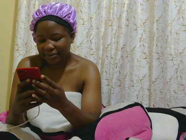 Hollymolly111 webcam