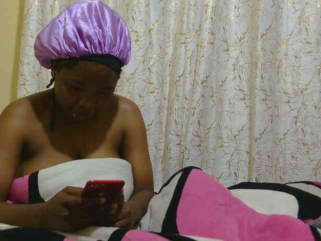 Hollymolly111 webcam