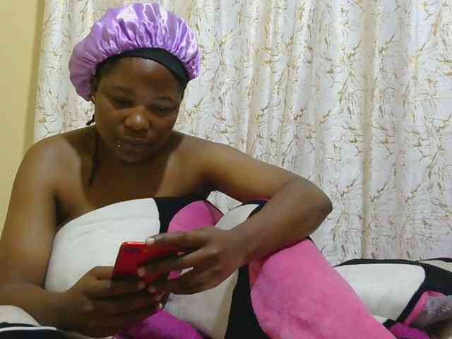 Hollymolly111 webcam