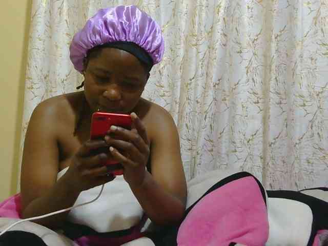 Hollymolly111 webcam