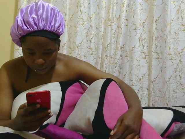 Hollymolly111 webcam