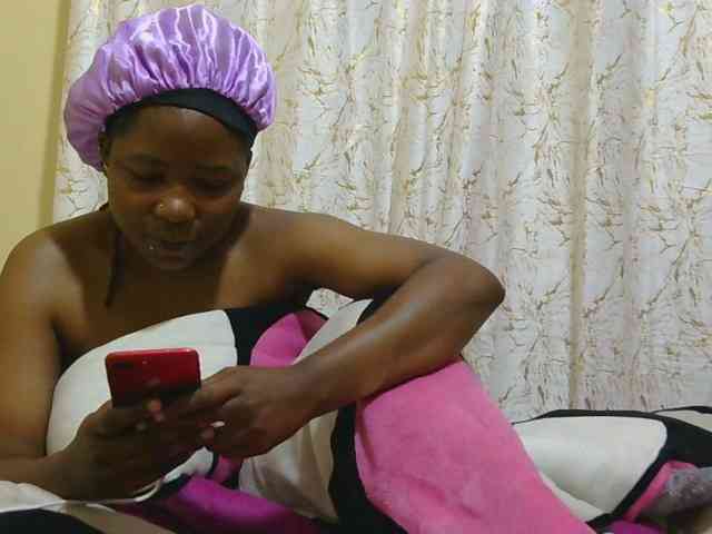 Hollymolly111 webcam