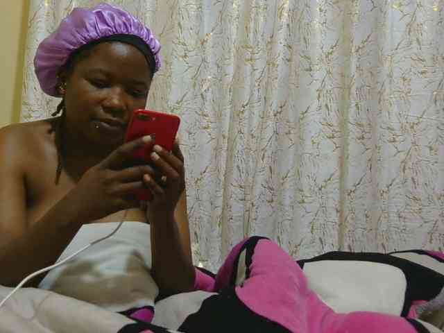 Hollymolly111 webcam