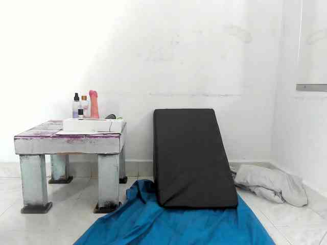 yourlittlewife webcam