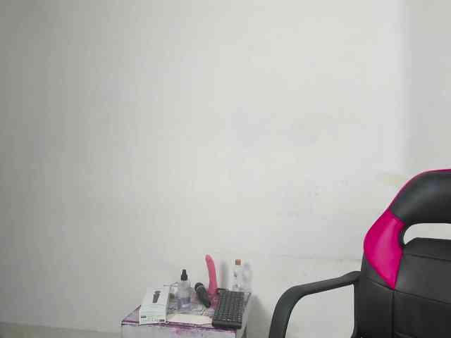 yourlittlewife webcam