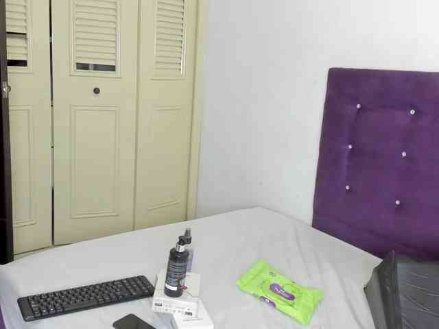 yourwife-anna webcam