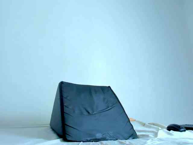 yourwife-anna webcam