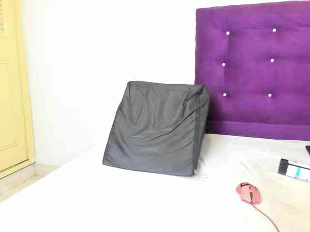 yourwife-anna webcam