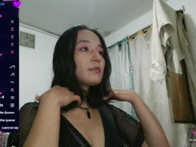 le modèle Natzuchoi est en webcam porno dans un show sur le site bongacams, il possède les tags suivants: Asian,Brunette,Shaved