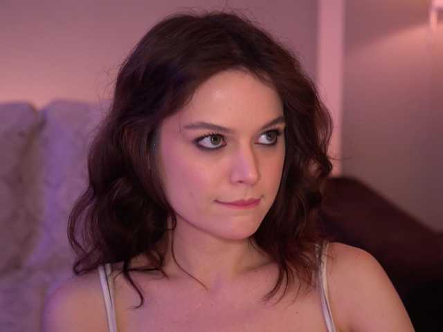 Kadriaa's BongaCams show and profile