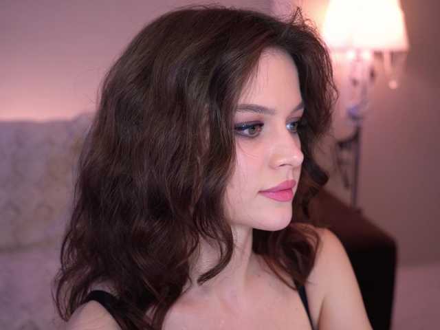 Kadriaa's BongaCams show and profile