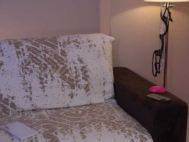 Kadriaa's BongaCams show and profile