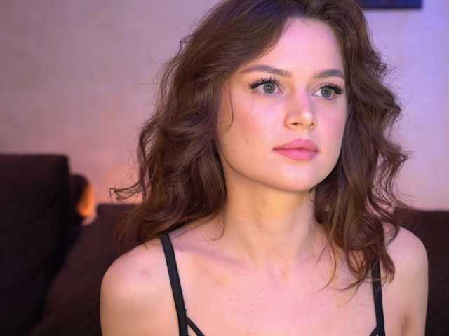 Kadriaa's BongaCams show and profile