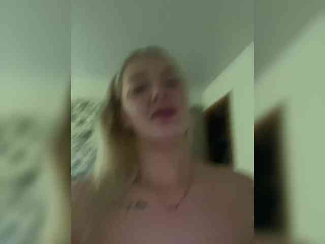 Qza (27, White Live Couple) performing blowjob.