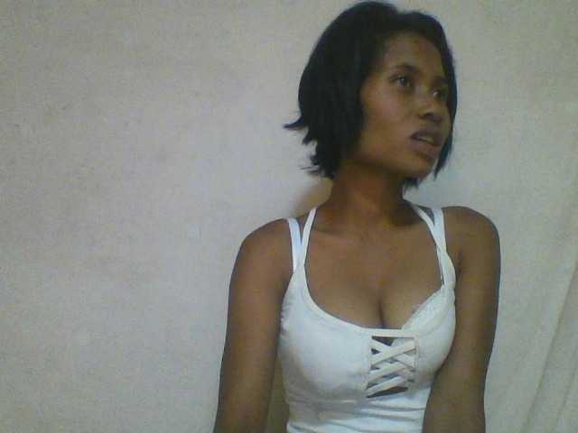 YoungNatie's BongaCams show and profile