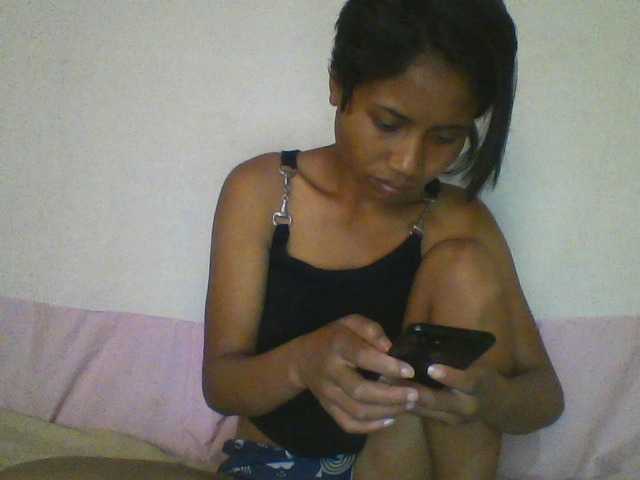 le modèle YoungNatie est en webcam porno dans un show sur le site bongacams, il possède les tags suivants: Ebony,Brunette,Trimmed