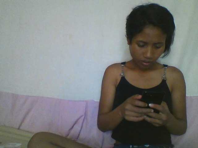 le modèle YoungNatie est en webcam porno dans un show sur le site bongacams, il possède les tags suivants: Ebony,Brunette,Trimmed