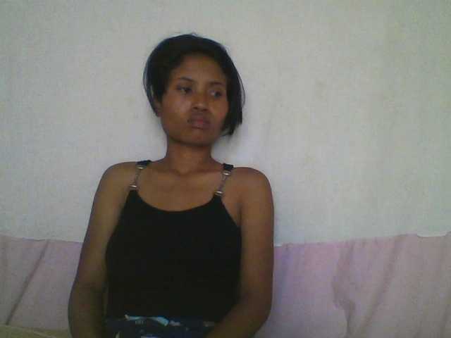 YoungNatie's BongaCams show and profile