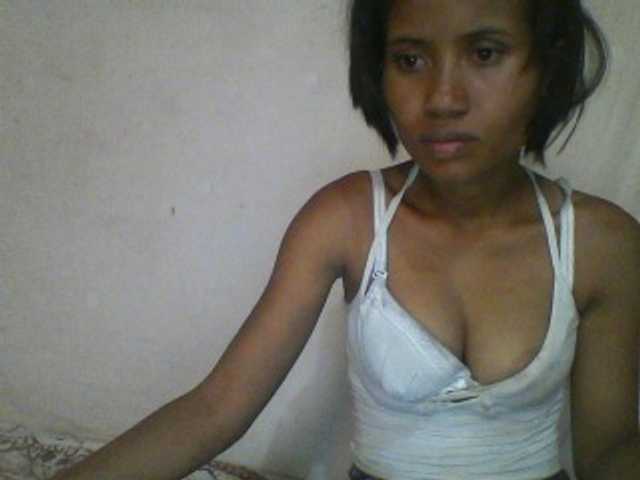 YoungNatie's BongaCams show and profile