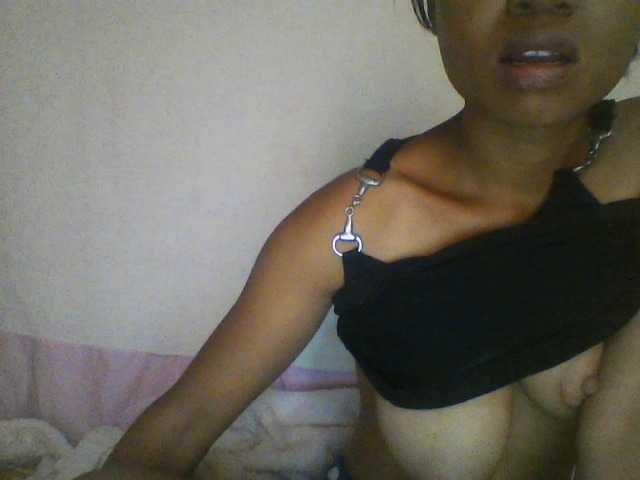 YoungNatie's BongaCams show and profile