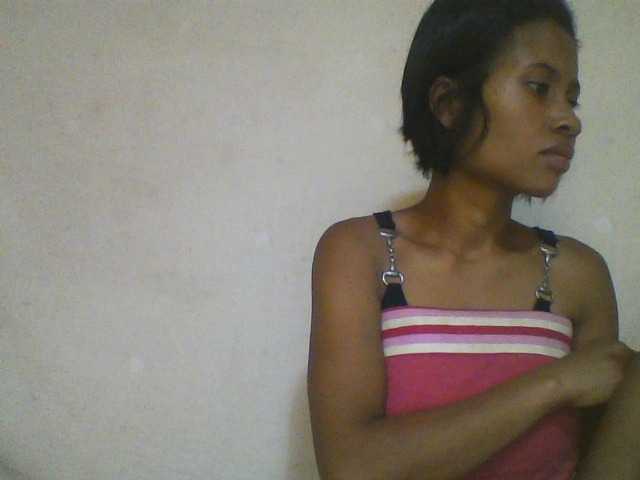 YoungNatie's BongaCams show and profile