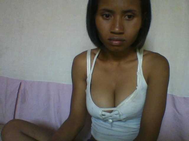 YoungNatie, une amatrice française avec qui discuter et avoir du sexe