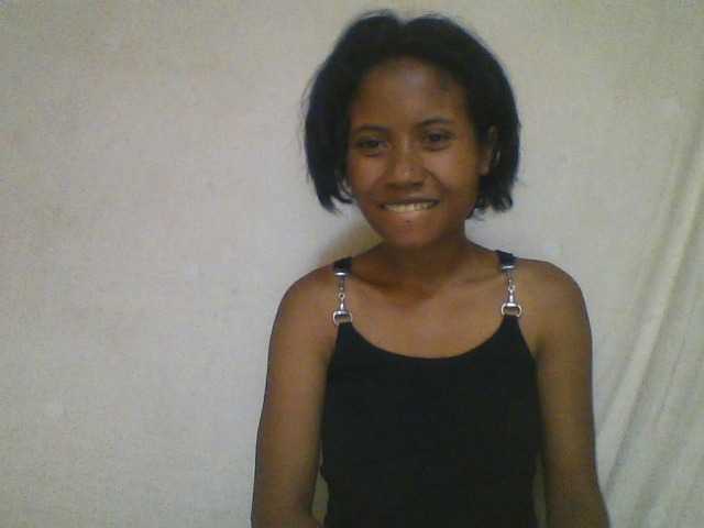 YoungNatie's BongaCams show and profile