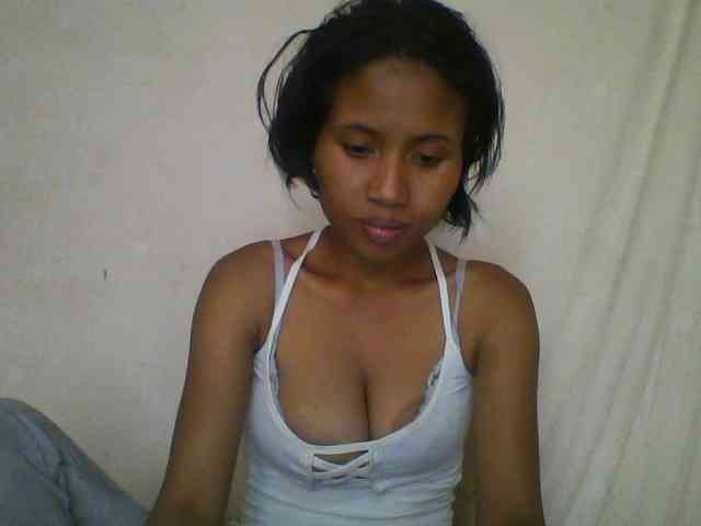 YoungNatie Live Webcam on BongaCams