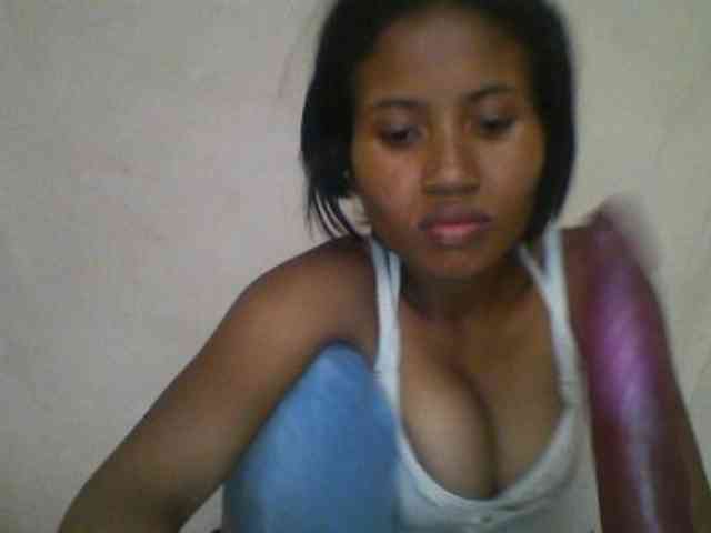 YoungNatie Live Webcam on BongaCams