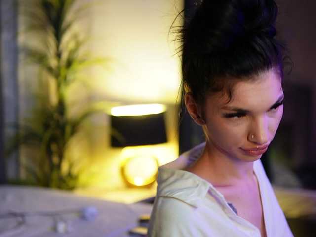 MiamiCoffee's BongaCams show and profile