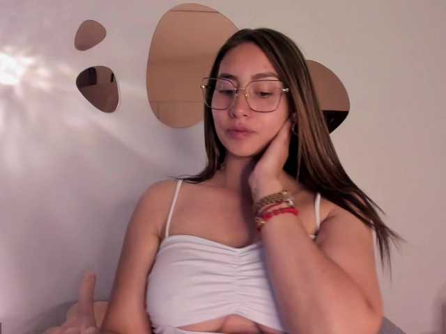 Sara-Parkeer's BongaCams show and profile