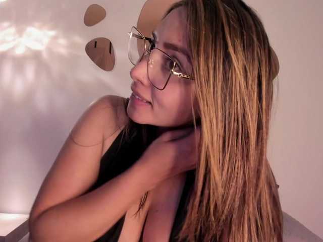 Sara-Parkeer's BongaCams show and profile