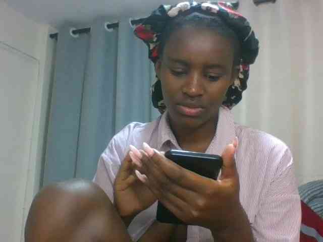 Sofiseducer (19, Black Cam Girl) performing squirt.