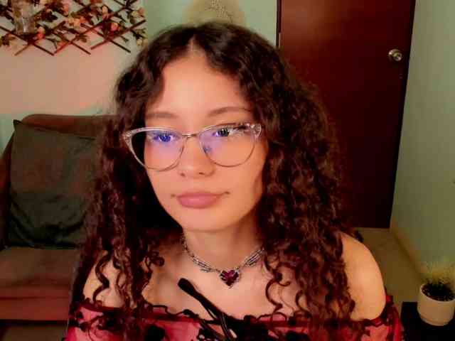 Alexa-Daddario webcam