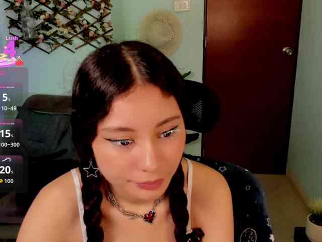 Alexa-Daddario webcam