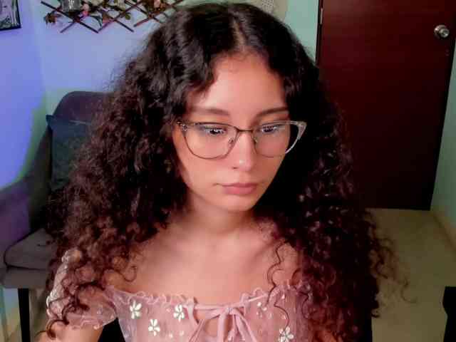 Alexa-Daddario webcam