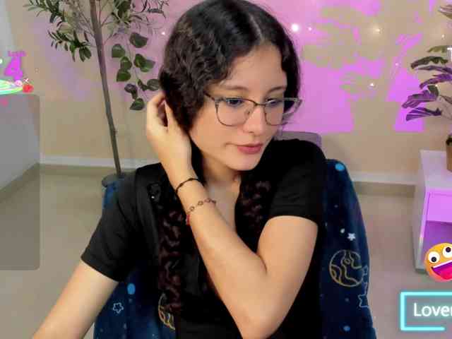 Alexa-Daddario webcam