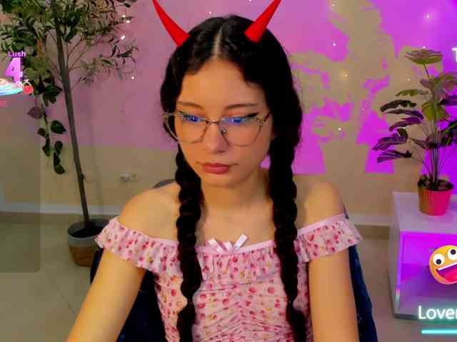 Alexa-Daddario webcam