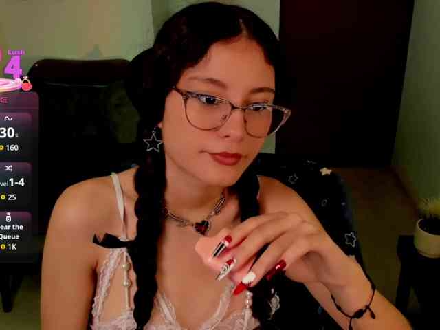 Alexa-Daddario webcam