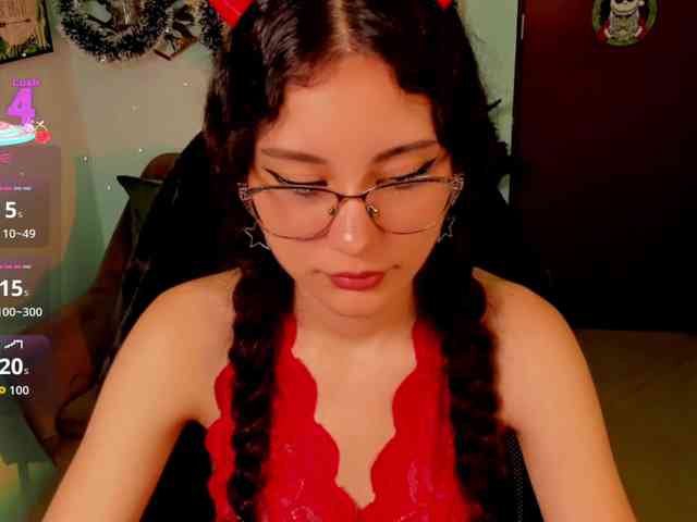 Alexa-Daddario Alexa-Daddario