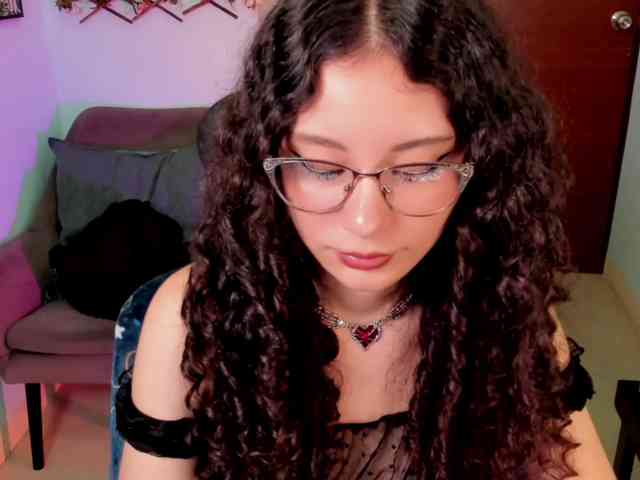 Alexa-Daddario webcam