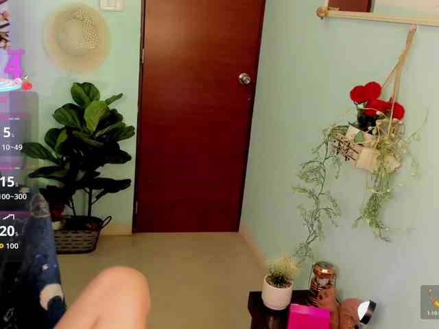 Alexa-Daddario webcam