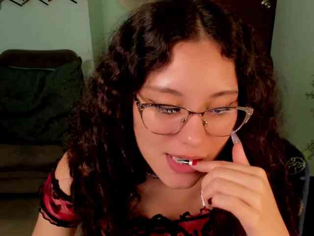 Alexa-Daddario webcam