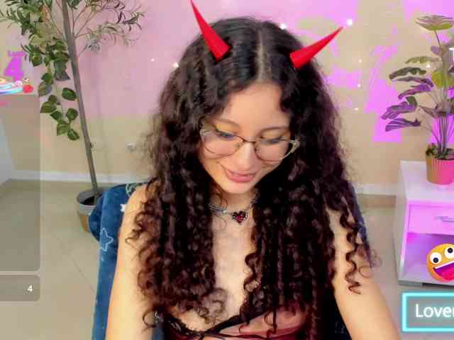 Alexa-Daddario webcam