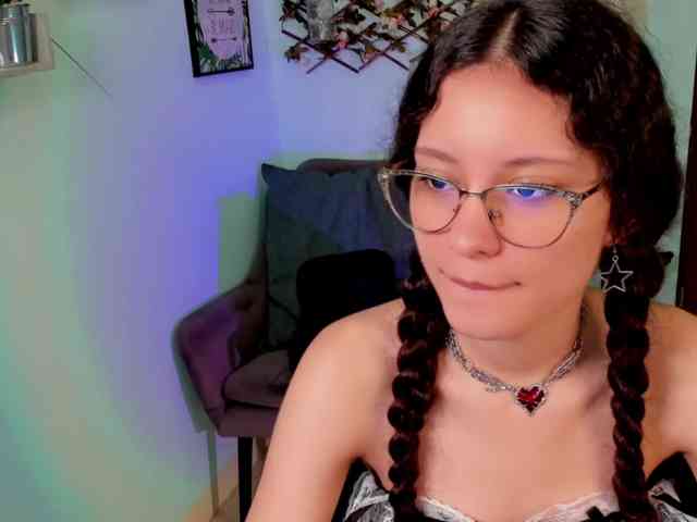 Alexa-Daddario Alexa-Daddario