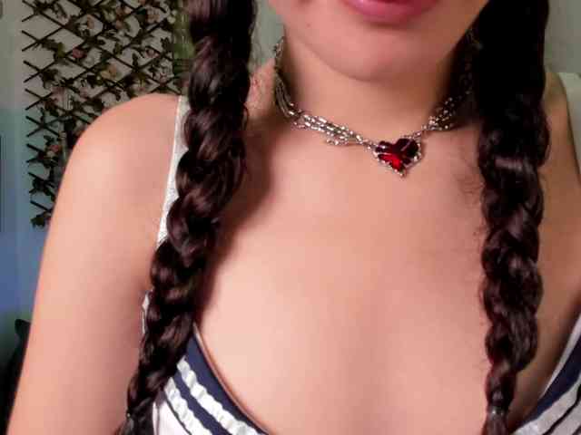 Alexa-Daddario webcam