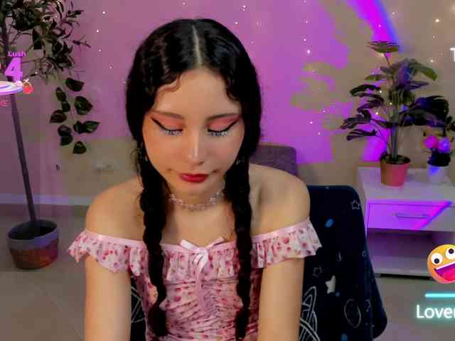 Alexa-Daddario webcam